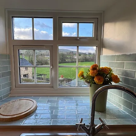 Wonderfully Scenic And Comfortable Dales Mill * West Burton